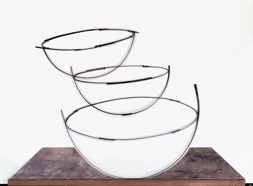 Drie schalen, 2020, hout, staal