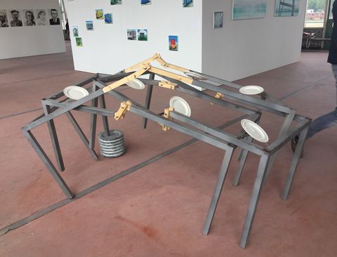 Polka, 2018, metaal, hout, porselein, beton